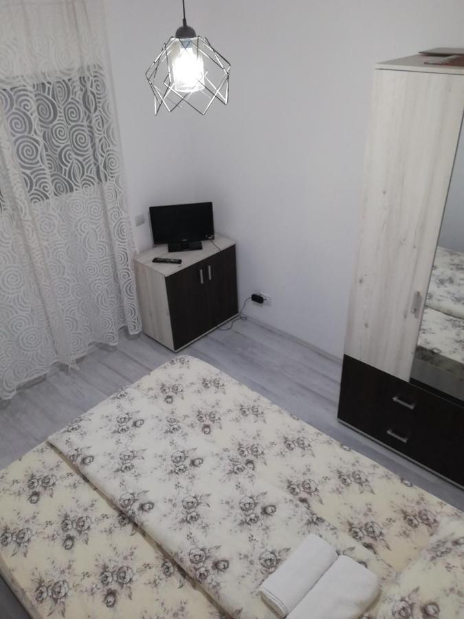 Apartament Brezoi公寓 外观 照片